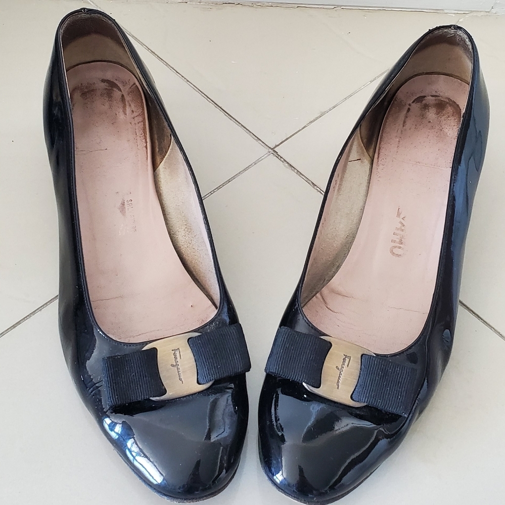 Salvatore Ferragamo vara bow pump shoes 9.5 w
